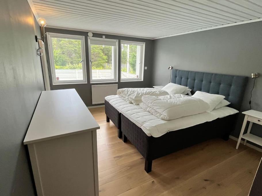 Villa Med Pool Och Bara 600M Till Havet! Trosa Buitenkant foto