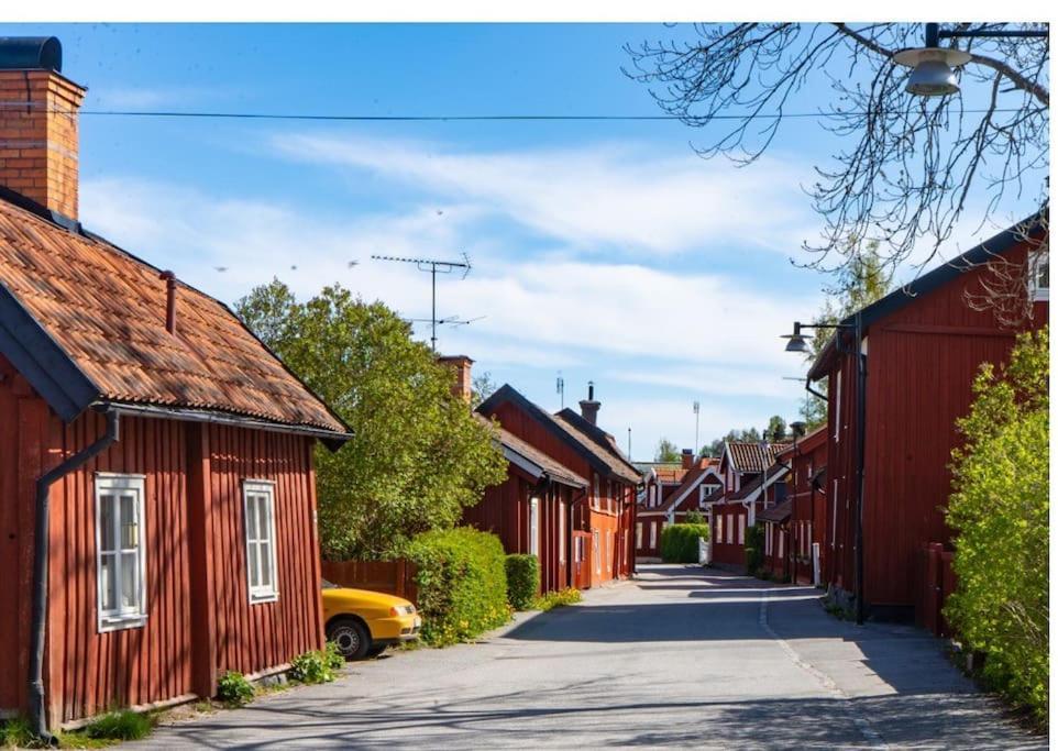Villa Med Pool Och Bara 600M Till Havet! Trosa Buitenkant foto